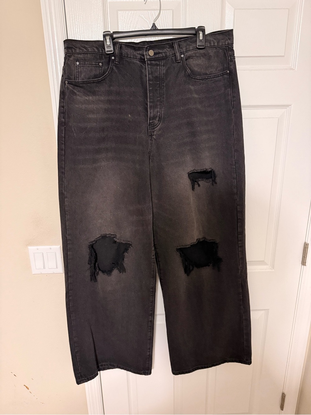 MNML Black Baggy Ripped Jeans